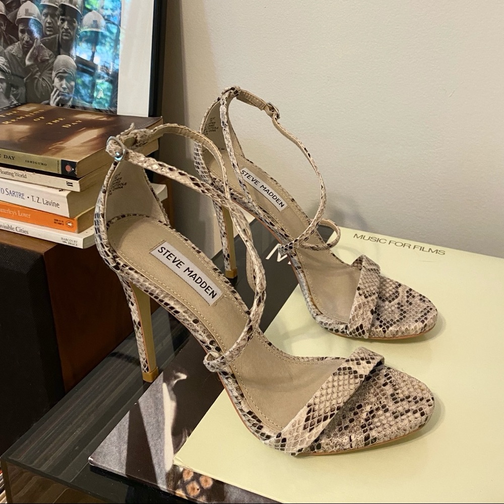 NWOT snakeskin heels